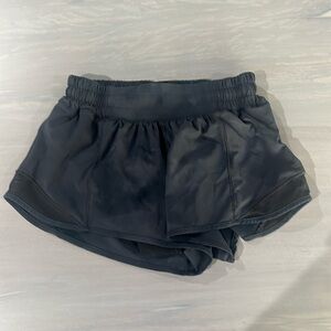 Lululemon Hotty Hot Low-Rise 2.5” Shorts size 4